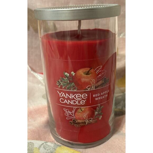 New Yankee Candle Red Apple Wreath Fragrance 14.25 Oz Single Wick Candle - Picture 1 of 5